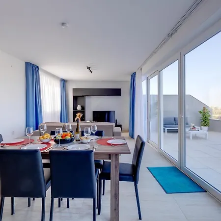 Superlative 3br Penthouse, Private Pool And Views