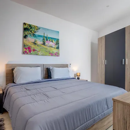 Superlative 3br Penthouse, Private Pool And Views * Hal Ghaxiak